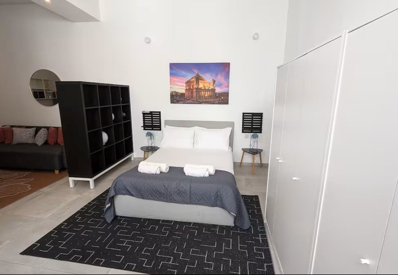Studio in Cospicua - Spacious, modern studio with kitchenette GOBLU-2