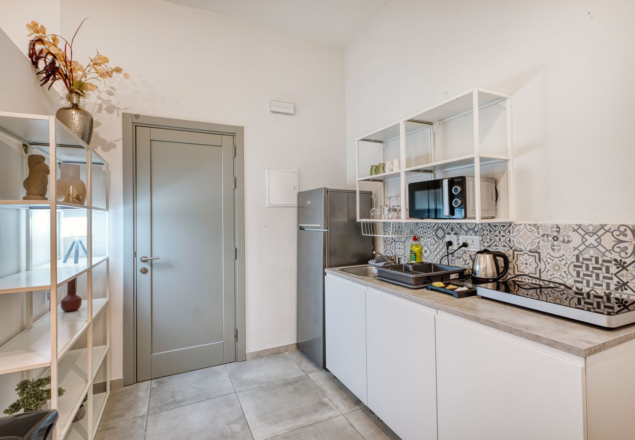 Studio in Cospicua - Spacious, modern studio with kitchenette GOBLU-2