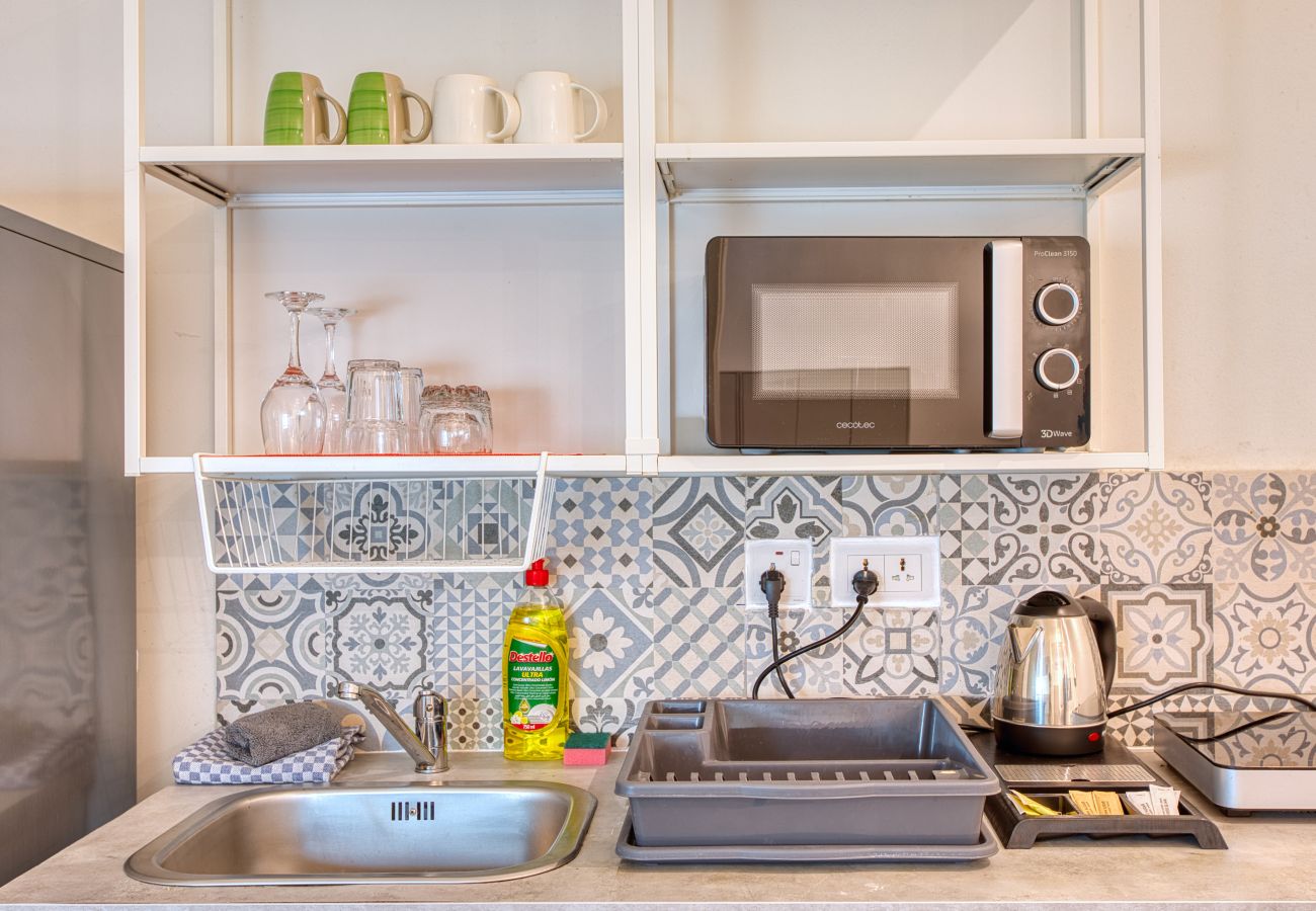 Studio in Cospicua - Spacious, modern studio with kitchenette GOBLU-2