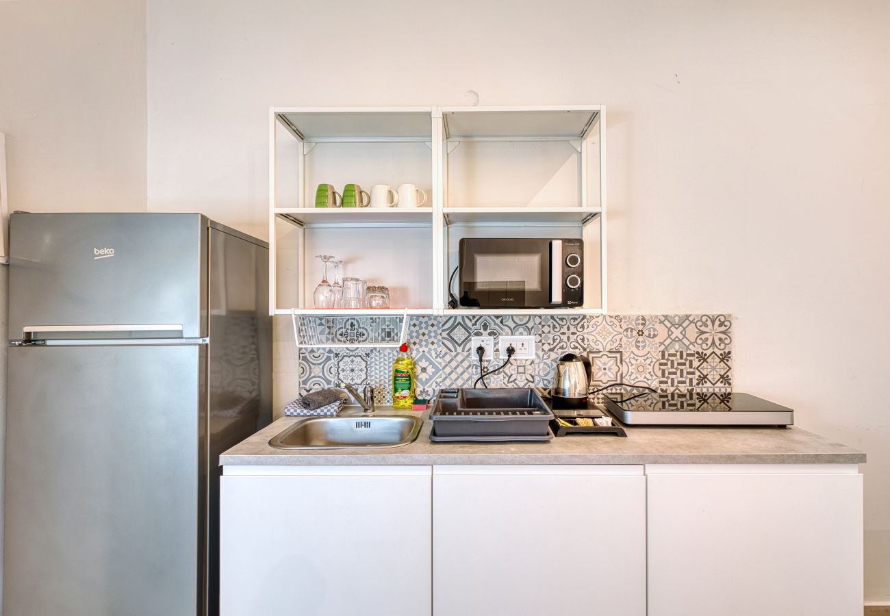Studio in Cospicua - Spacious, modern studio with kitchenette GOBLU-2