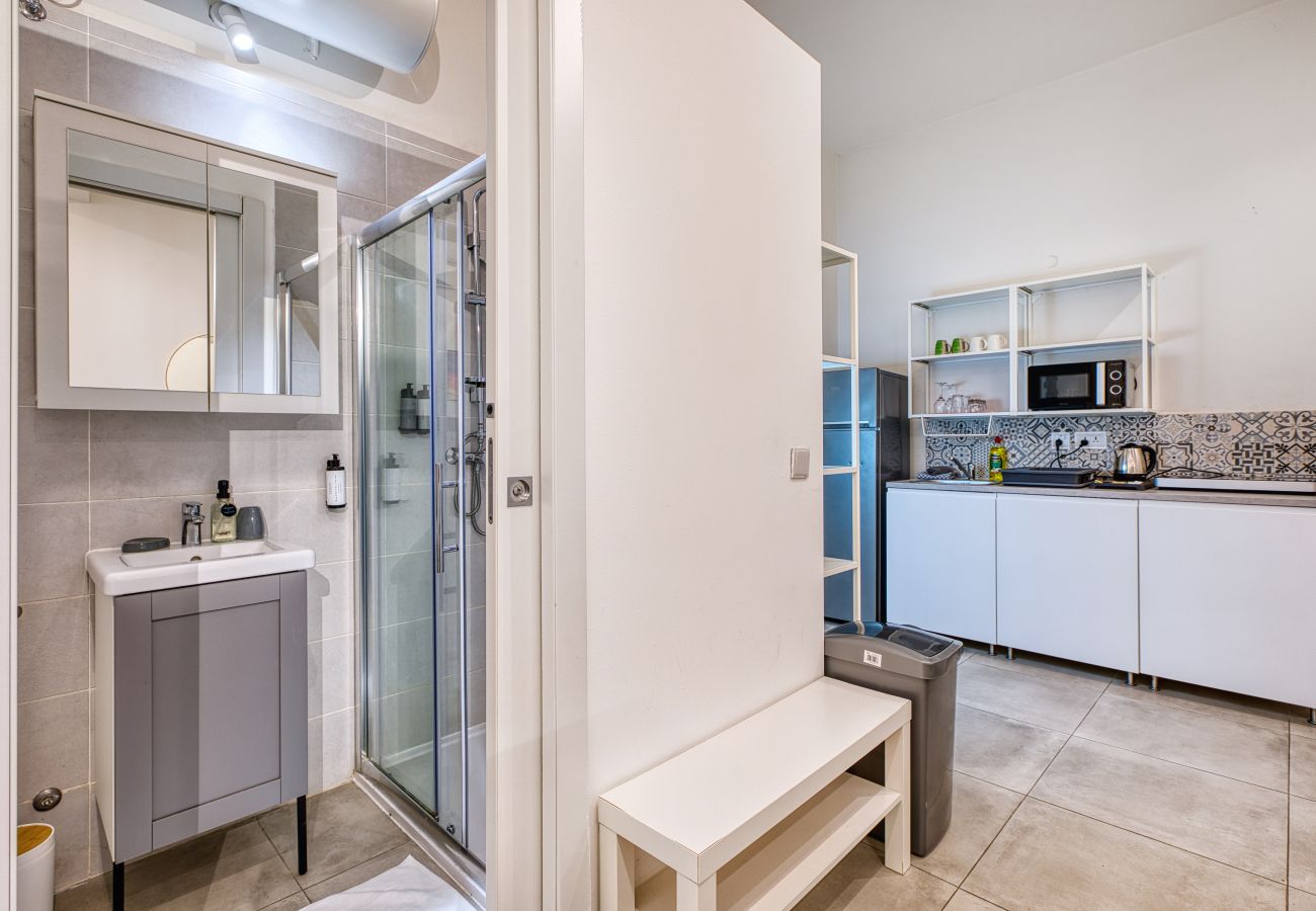 Studio in Cospicua - Spacious, modern studio with kitchenette GOBLU-2