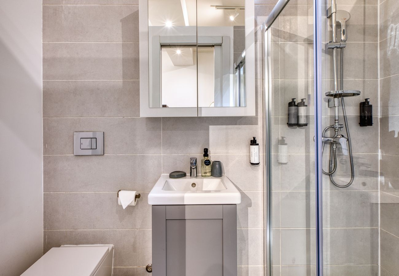 Studio in Cospicua - Spacious, modern studio with kitchenette GOBLU-2