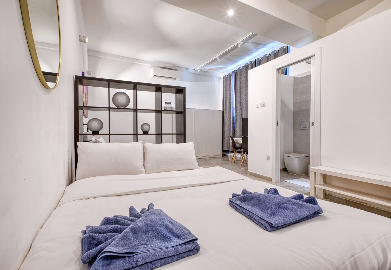 Studio in Cospicua - Spacious, modern studio with kitchenette GOBLU-2