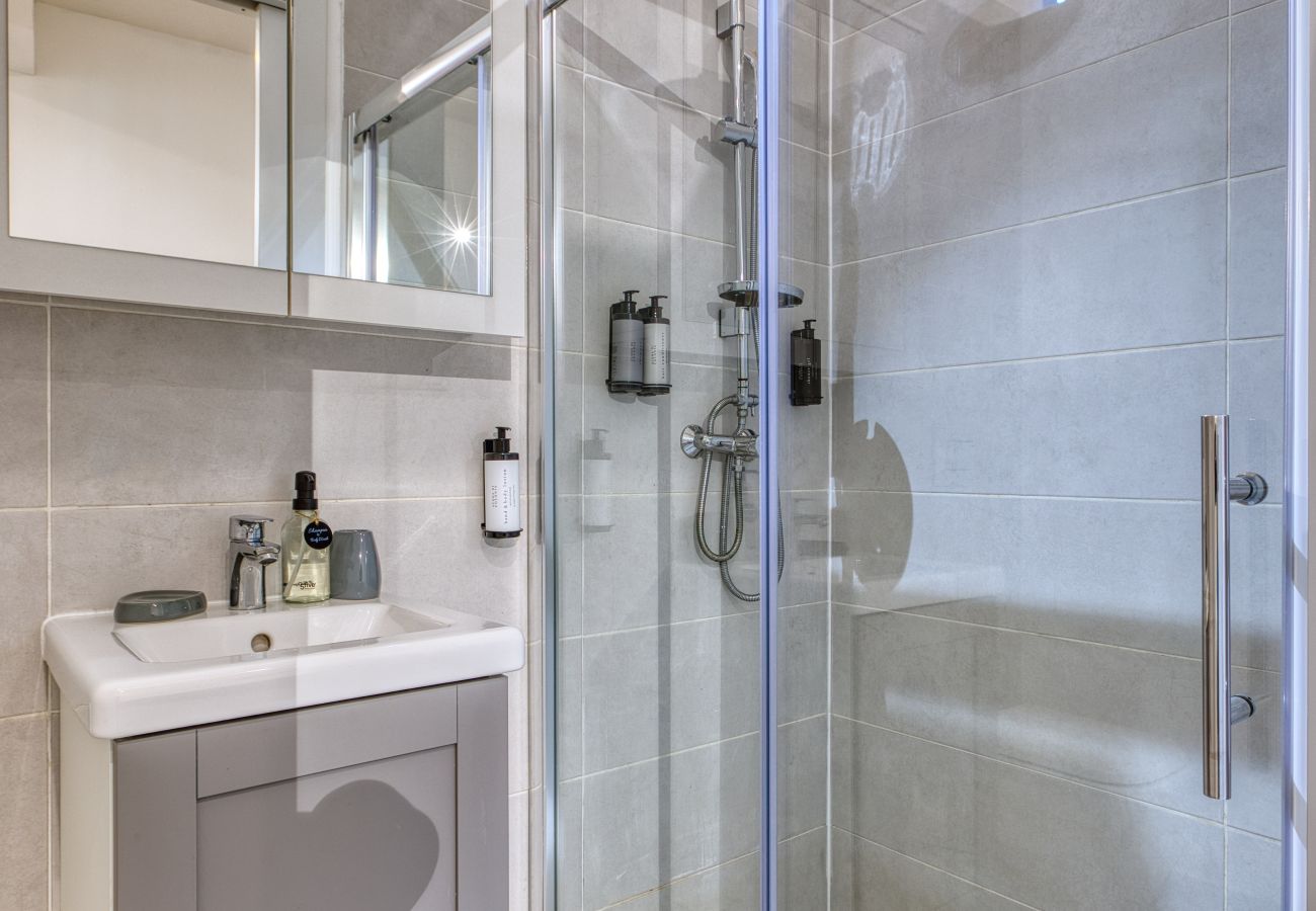 Studio in Cospicua - Spacious, modern studio with kitchenette GOBLU-2
