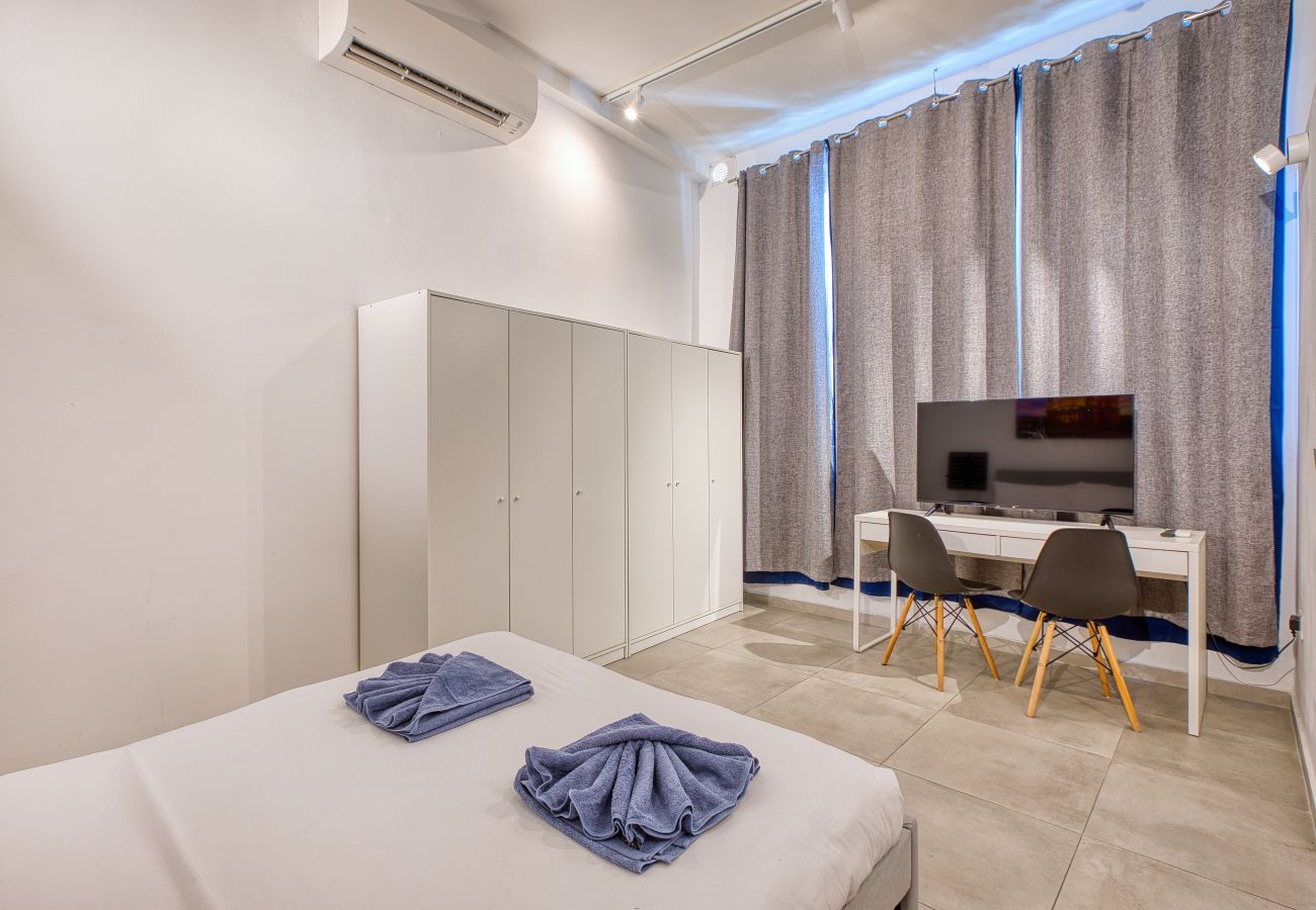 Studio in Cospicua - Spacious, modern studio with kitchenette GOBLU-2