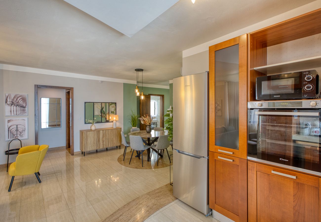 House in Gzira - 3bedroom house with jacuzzi and roof terrace VFRA1-1