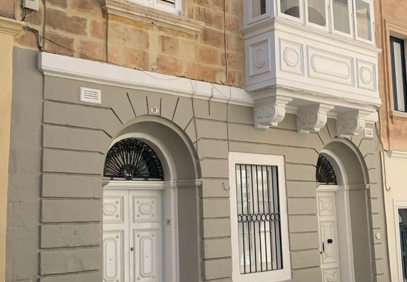 House in Sliema - Impressive 3 bedrooms, sun terrace, jacuzzi AMRA1-1