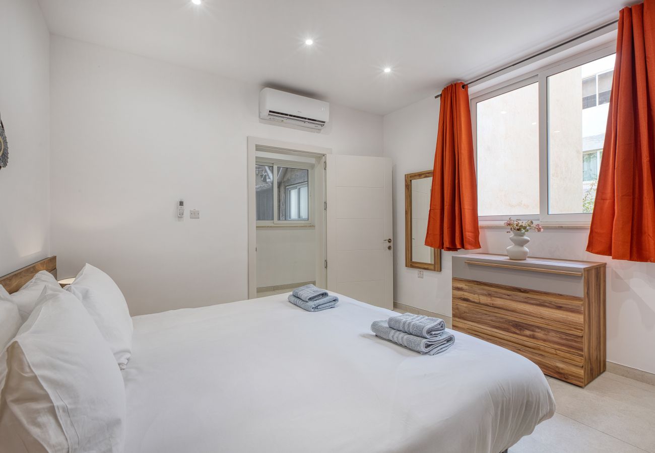 Apartment in Sliema - Spacious & Cozy 4-Bedroom in Sliema JELL1-2