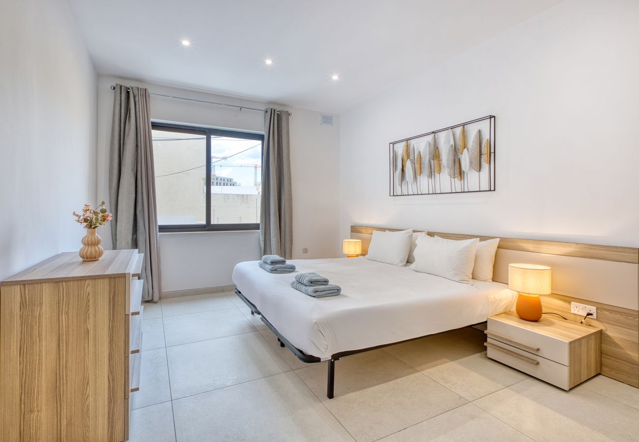 Apartment in Sliema - Spacious & Cozy 4-Bedroom in Sliema JELL1-2