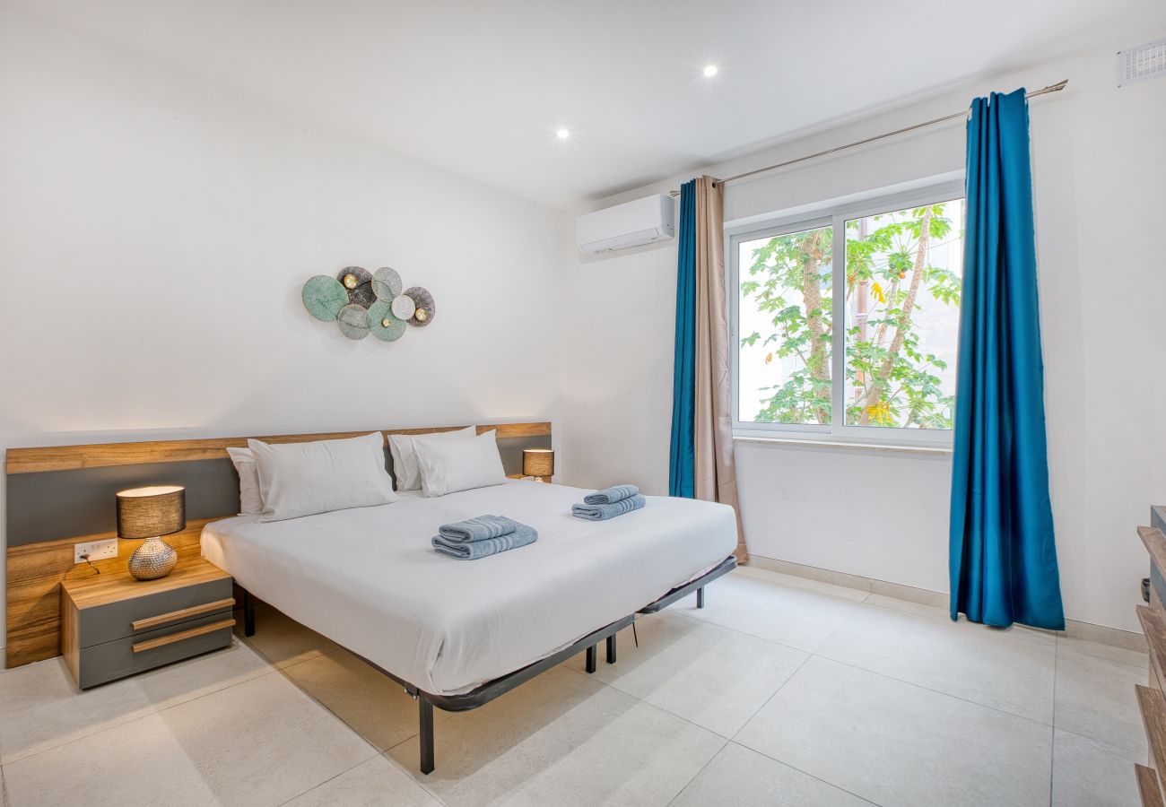 Apartment in Sliema - Spacious & Cozy 4-Bedroom in Sliema JELL1-2