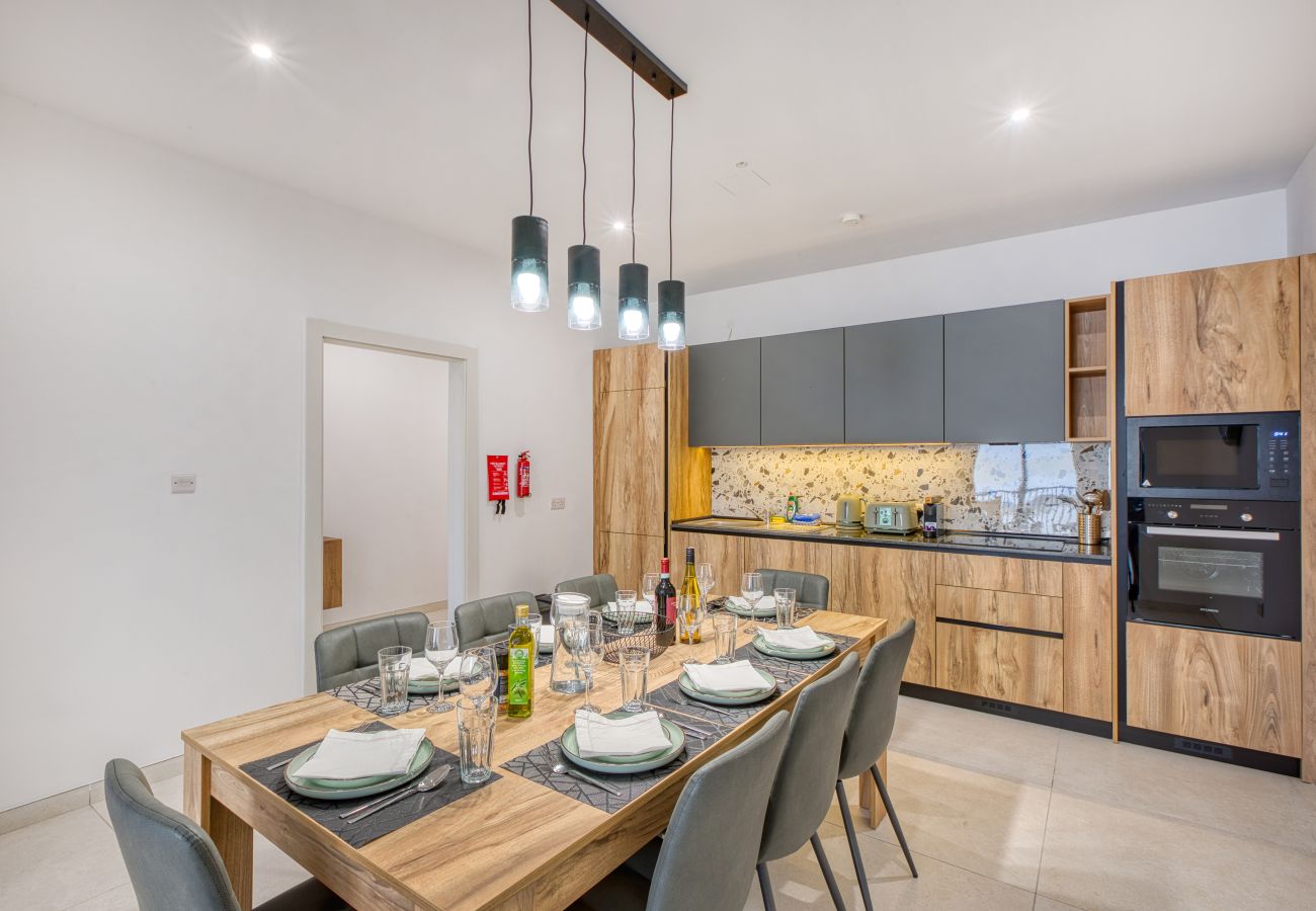 Apartment in Sliema - Spacious & Cozy 4-Bedroom in Sliema JELL1-2