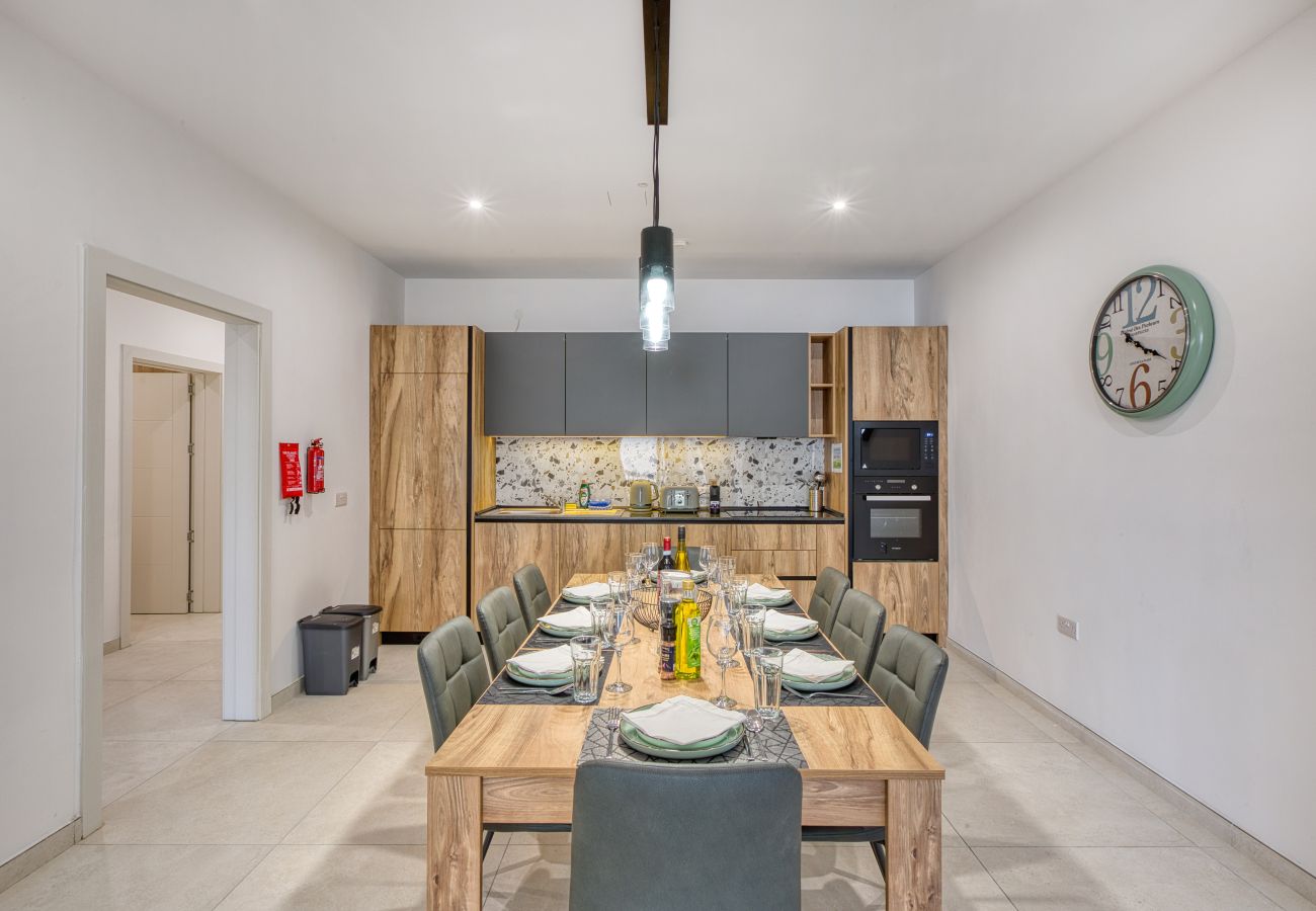 Apartment in Sliema - Spacious & Cozy 4-Bedroom in Sliema JELL1-2