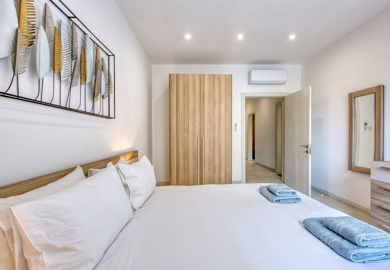 Apartment in Sliema - Spacious & Cozy 4-Bedroom in Sliema JELL1-2