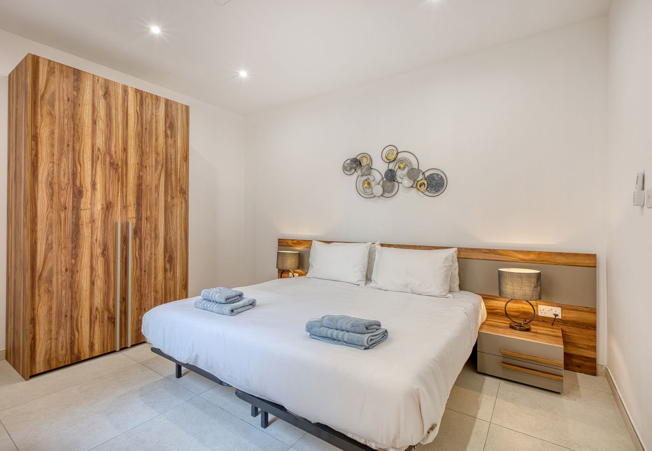 Apartment in Sliema - Spacious & Cozy 4-Bedroom in Sliema JELL1-2