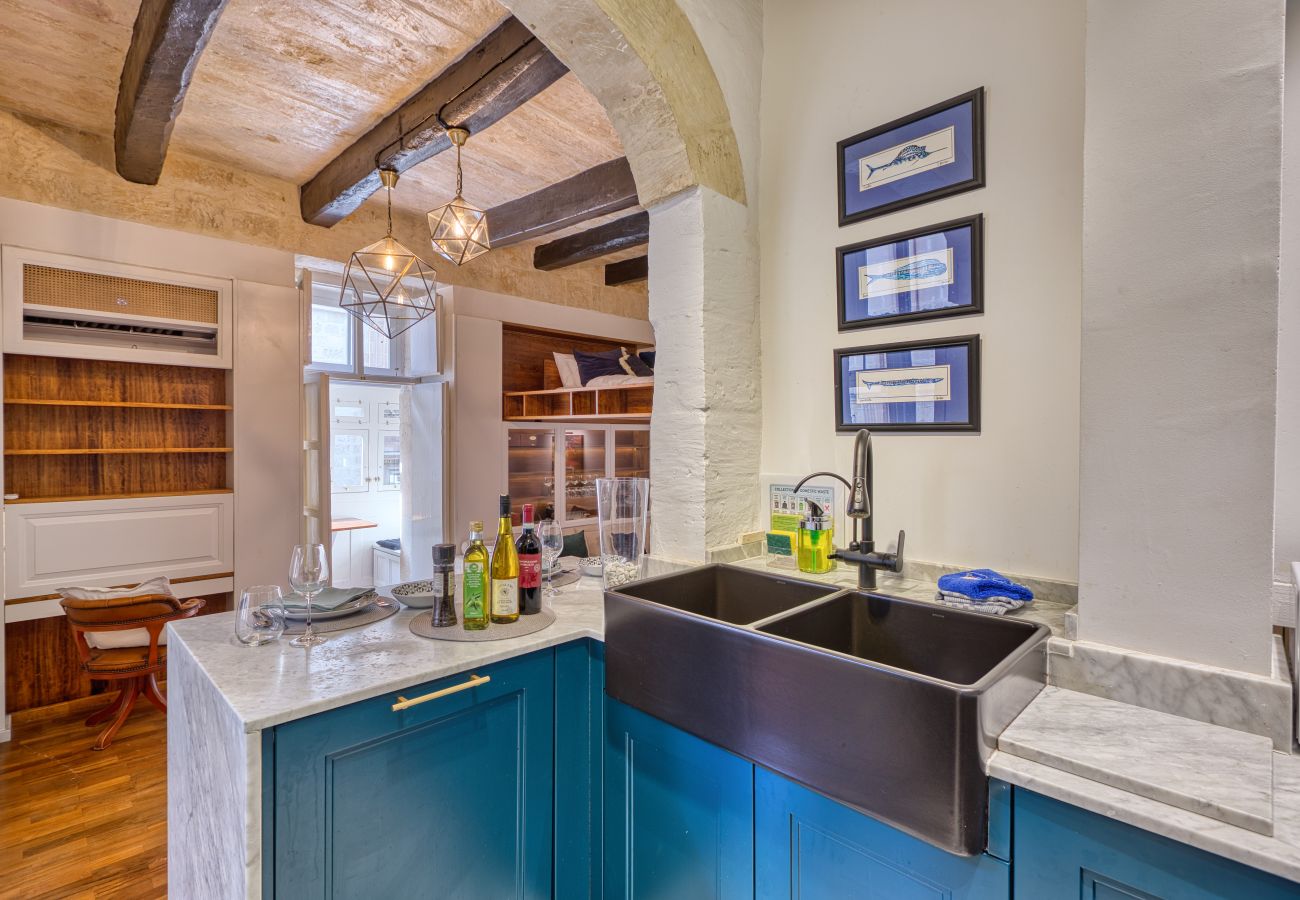 Apartment in Valletta - Luxury studio with Maltese balcony LDEM2-1
