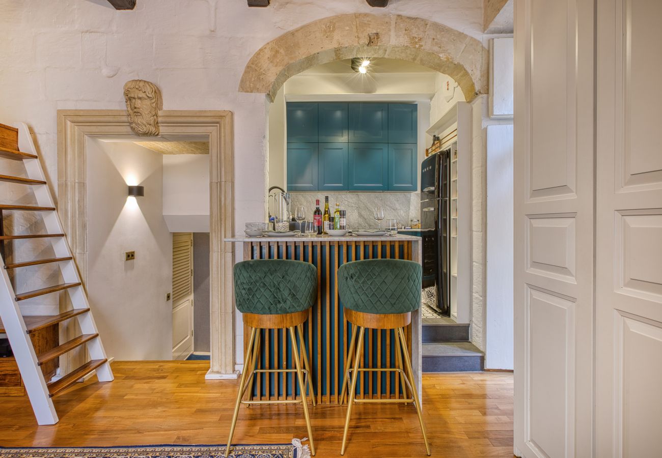 Apartment in Valletta - Luxury studio with Maltese balcony LDEM2-1