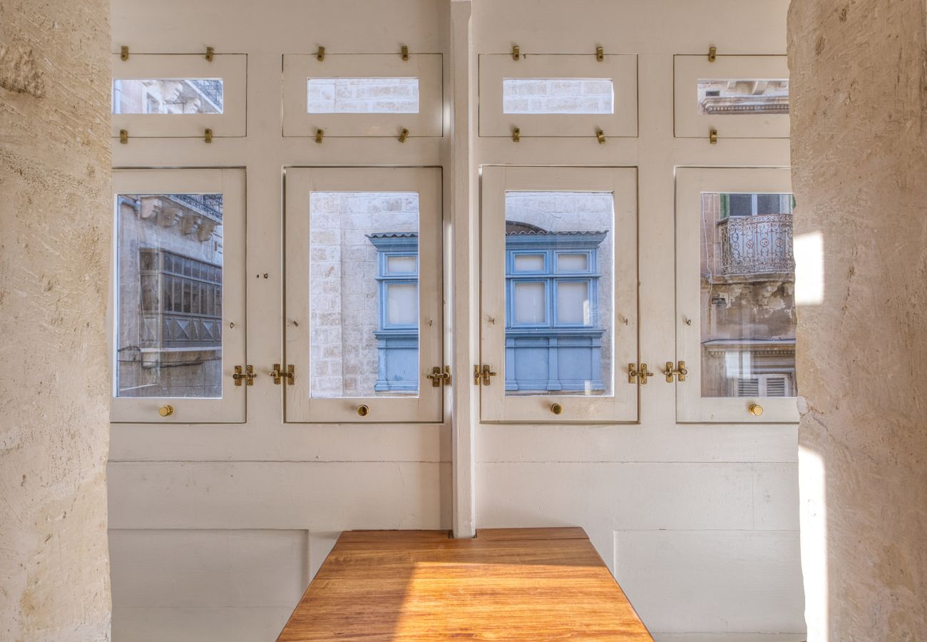 Apartment in Valletta - Luxury studio with Maltese balcony LDEM2-1