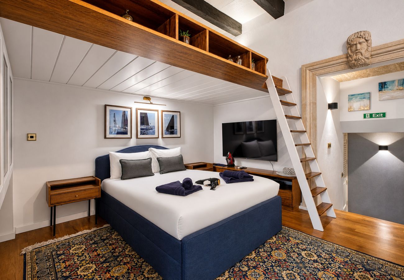 Apartment in Valletta - Luxury studio with Maltese balcony LDEM2-1