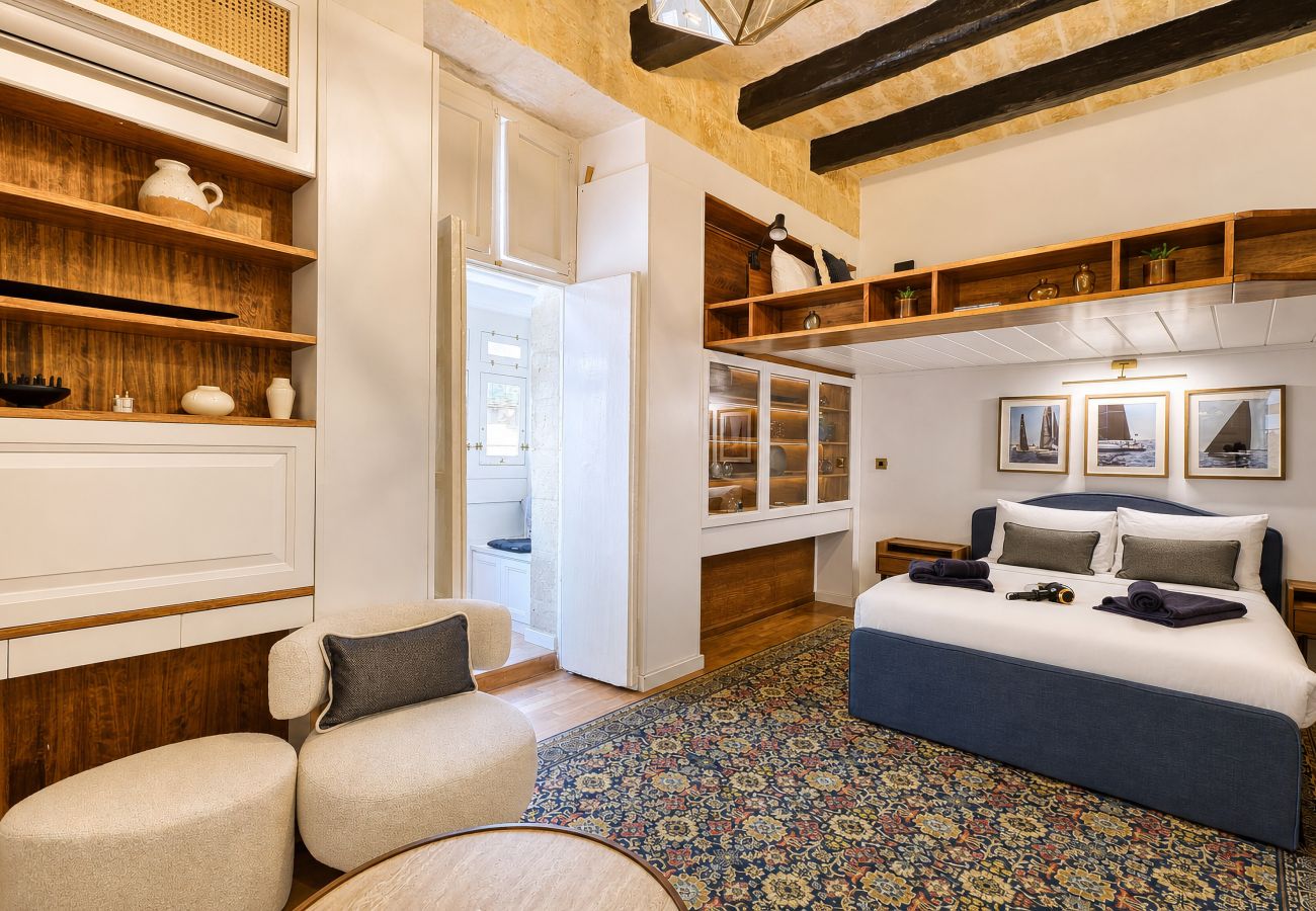 Apartment in Valletta - Luxury studio with Maltese balcony LDEM2-1