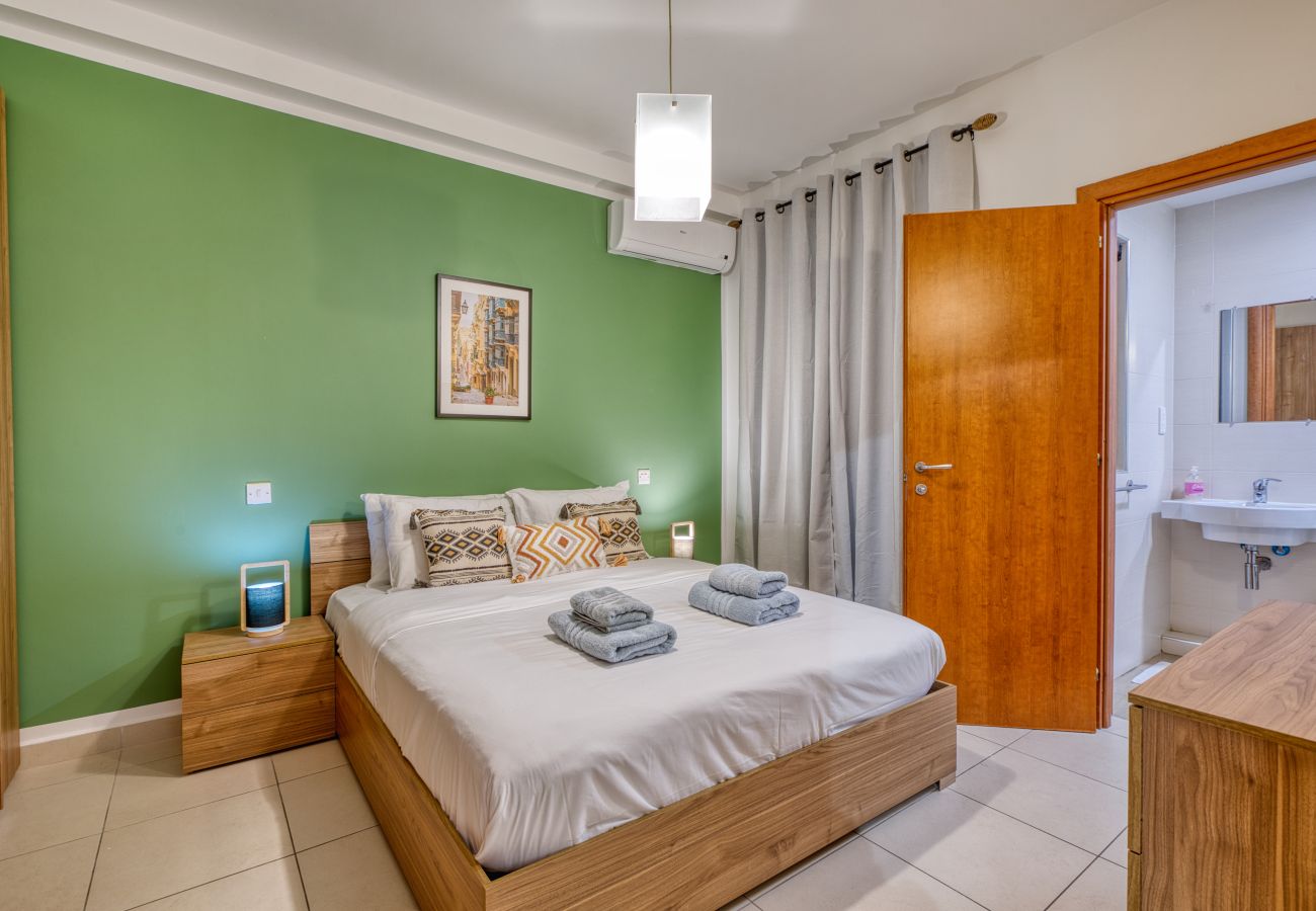 Apartment in St Julian's - Spacious 2 bedroom apartment in Spinola Bay CGRE1-1