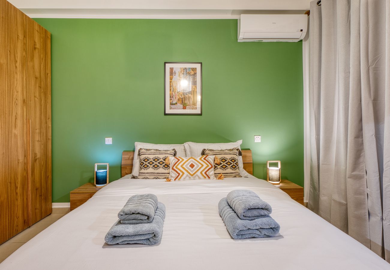 Apartment in St Julian's - Spacious 2 bedroom apartment in Spinola Bay CGRE1-1