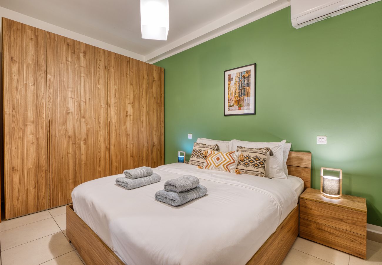 Apartment in St Julian's - Spacious 2 bedroom apartment in Spinola Bay CGRE1-1