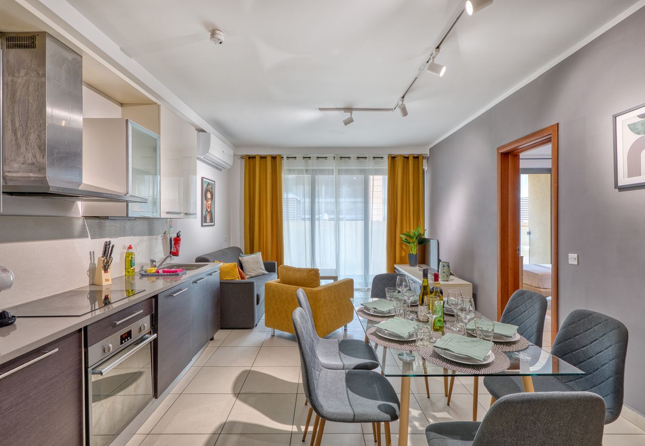 Apartment in St Julian's - Spacious 2 bedroom apartment in Spinola Bay CGRE1-1