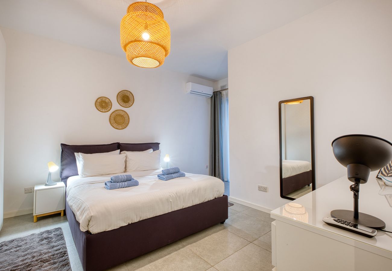 Apartment in Marsaxlokk - Bright & Cozy 3-Bedroom Apartment ACAL1-1