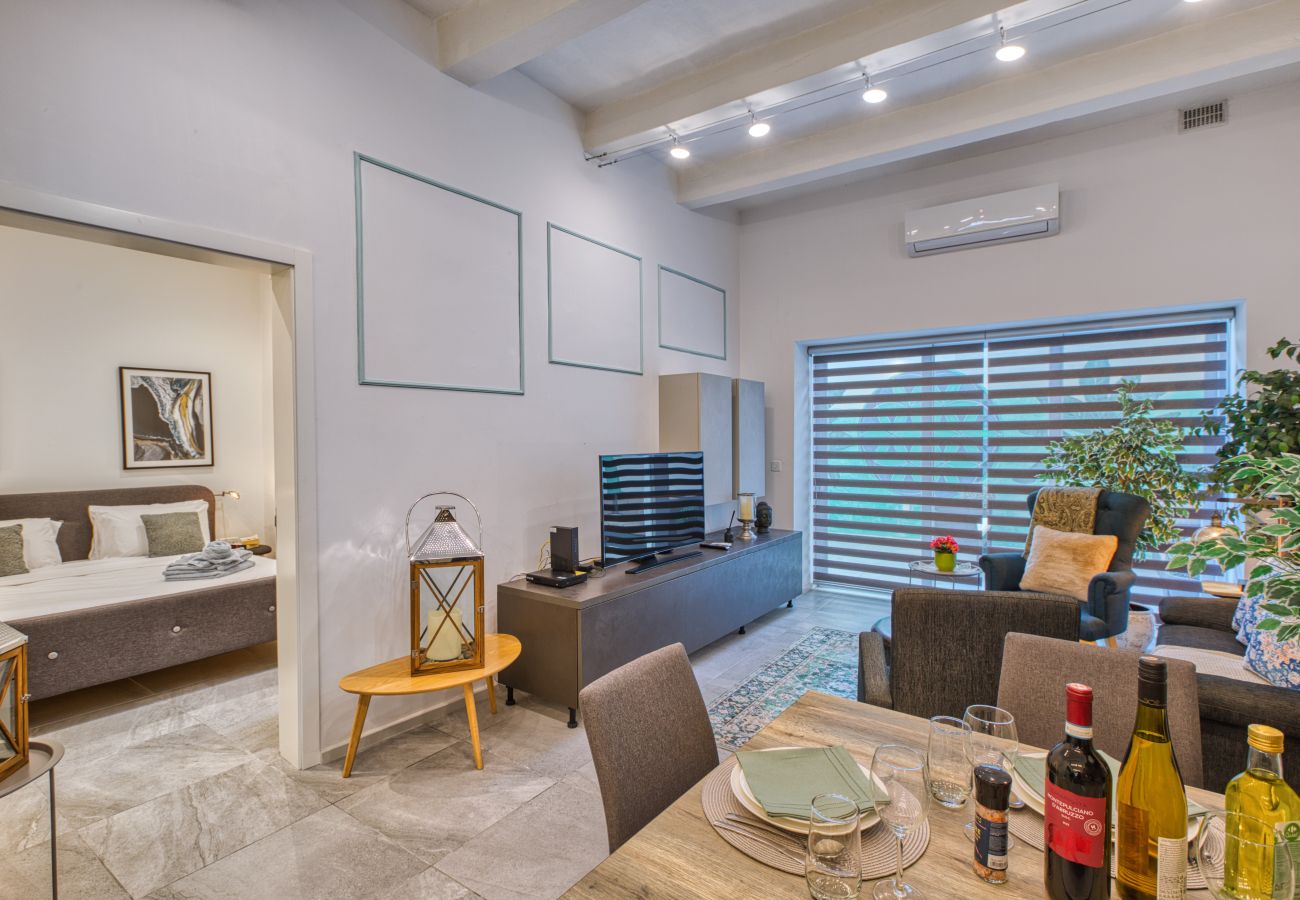 House in Valletta - Luxury 2bedroom house with large back yard RABE1-2