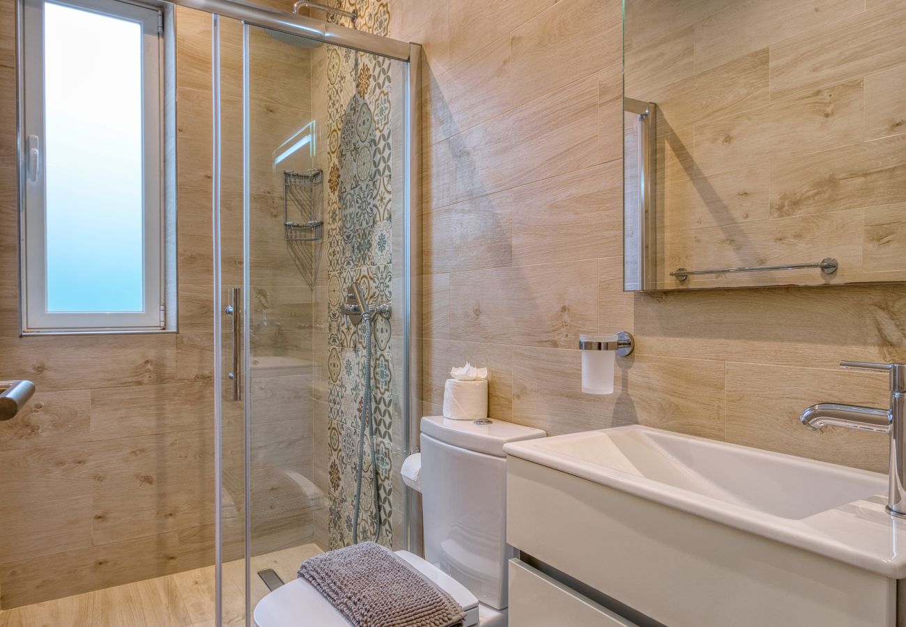 House in Valletta - Luxury 2bedroom house with large back yard RABE1-2