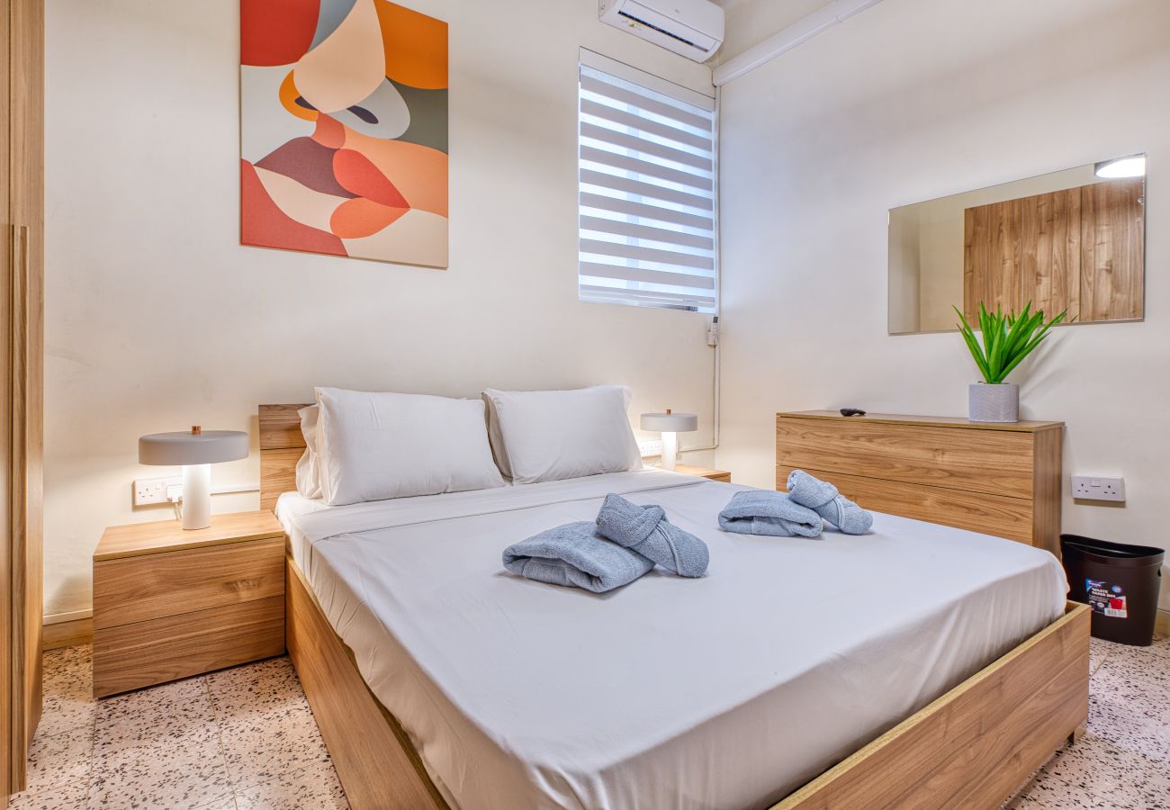 House in St Julian's - Traditional, large 3 bedroom house with Yard JBAR1-1