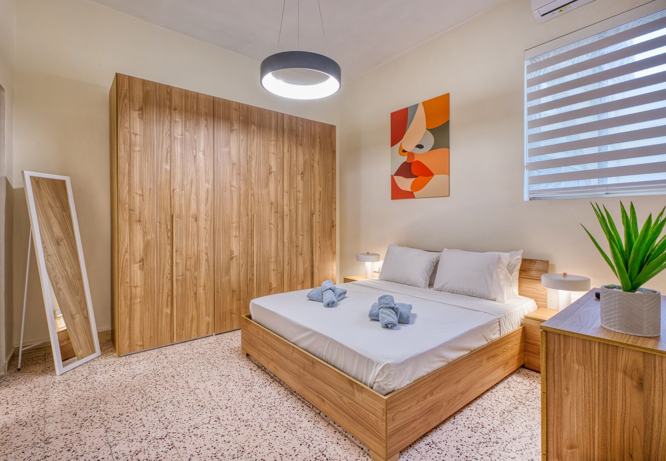 House in St Julian's - Traditional, large 3 bedroom house with Yard JBAR1-1