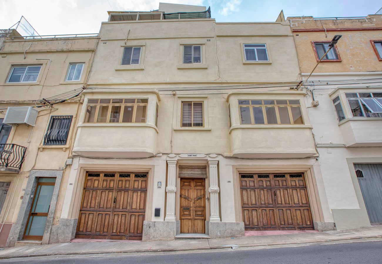 House in St Julian's - Traditional, large 3 bedroom house with Yard JBAR1-1