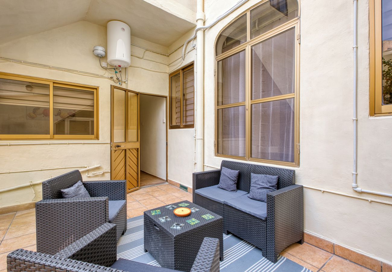 House in St Julian's - Traditional, large 3 bedroom house with Yard JBAR1-1