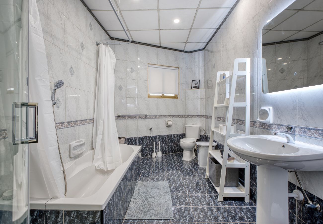 House in St Julian's - Traditional, large 3 bedroom house with Yard JBAR1-1