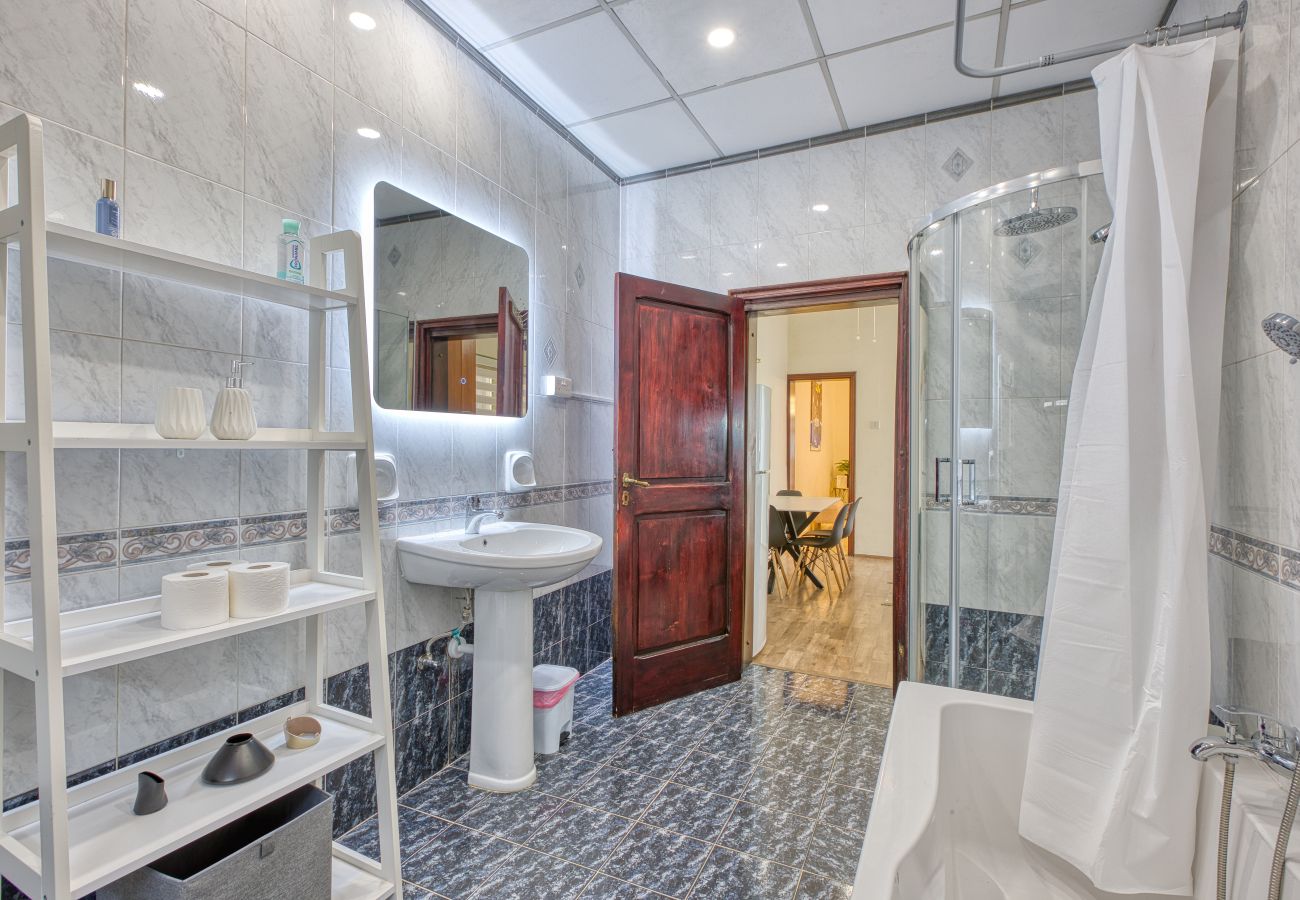 House in St Julian's - Traditional, large 3 bedroom house with Yard JBAR1-1