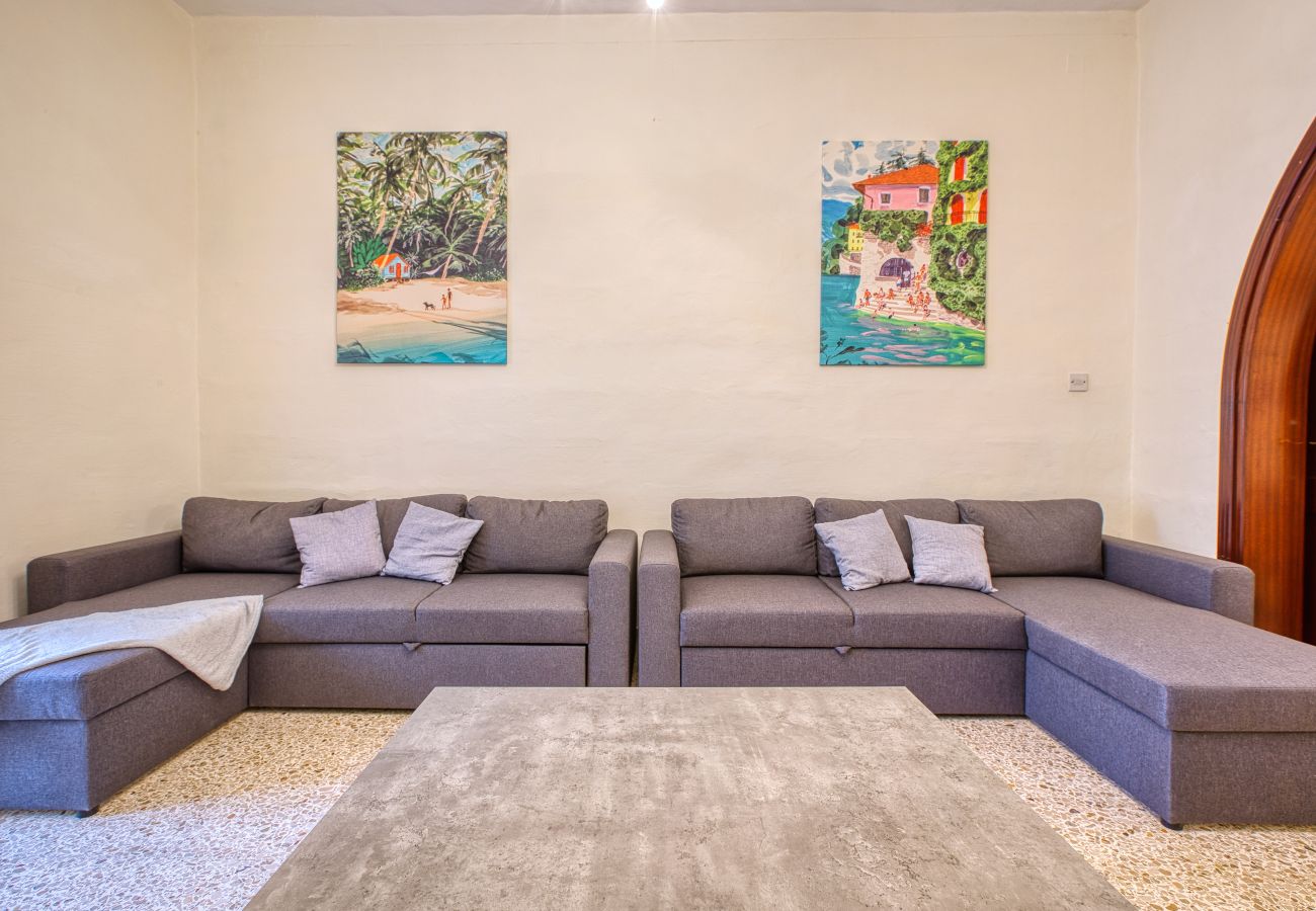House in St Julian's - Traditional, large 3 bedroom house with Yard JBAR1-1