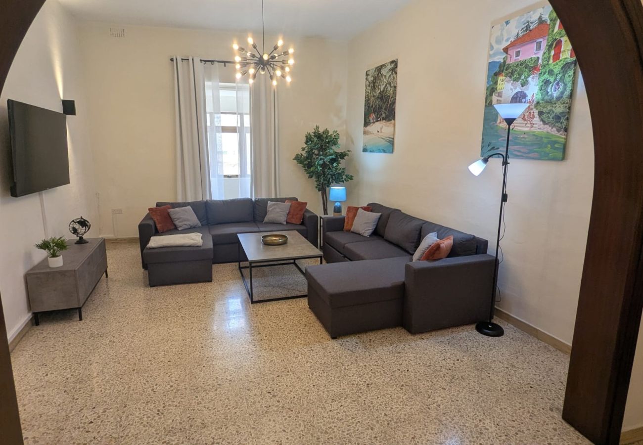 House in St Julian's - Traditional, large 3 bedroom house with Yard JBAR1-1