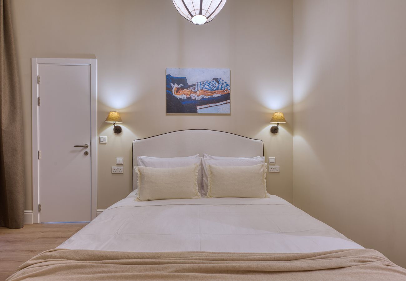 Apartment in Valletta - Elegant seaview 2 bedroom flat with balcony LDEM1-5