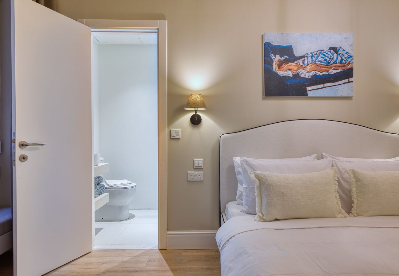 Apartment in Valletta - Elegant seaview 2 bedroom flat with balcony LDEM1-5