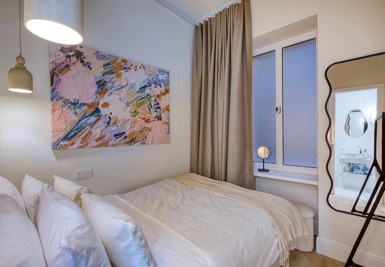 Apartment in Valletta - Elegant seaview 2 bedroom flat with balcony LDEM1-5