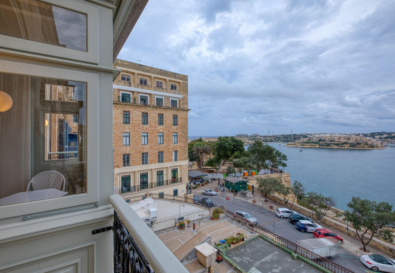 Apartment in Valletta - Elegant seaview 2 bedroom flat with balcony LDEM1-5