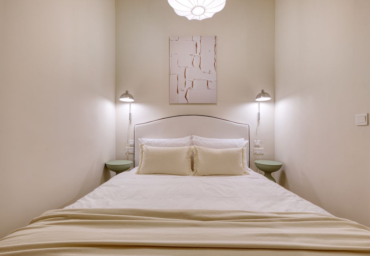 Apartment in Valletta - Traditional seaview 3 bedroom with balcony LDEM1-6