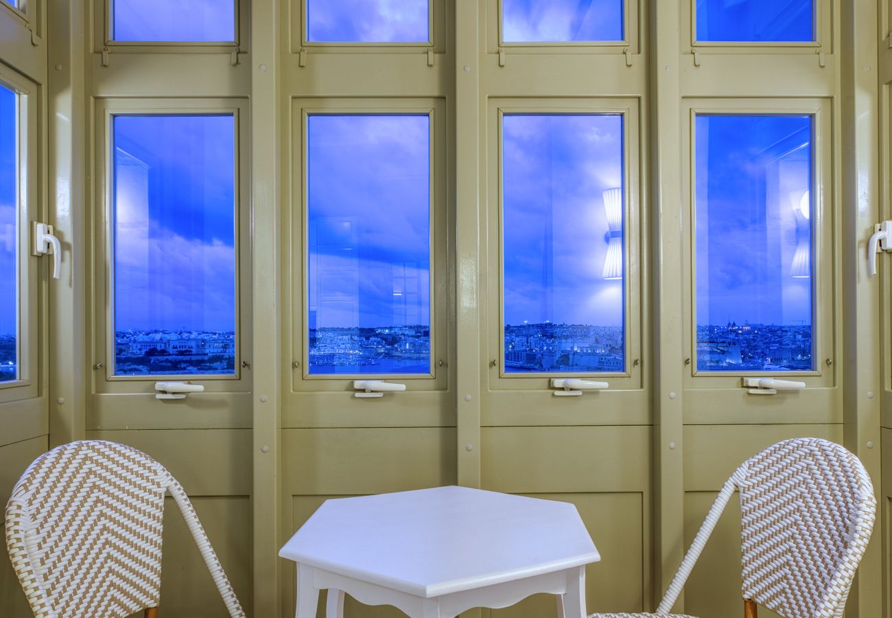 Apartment in Valletta - Traditional seaview 3 bedroom with balcony LDEM1-6