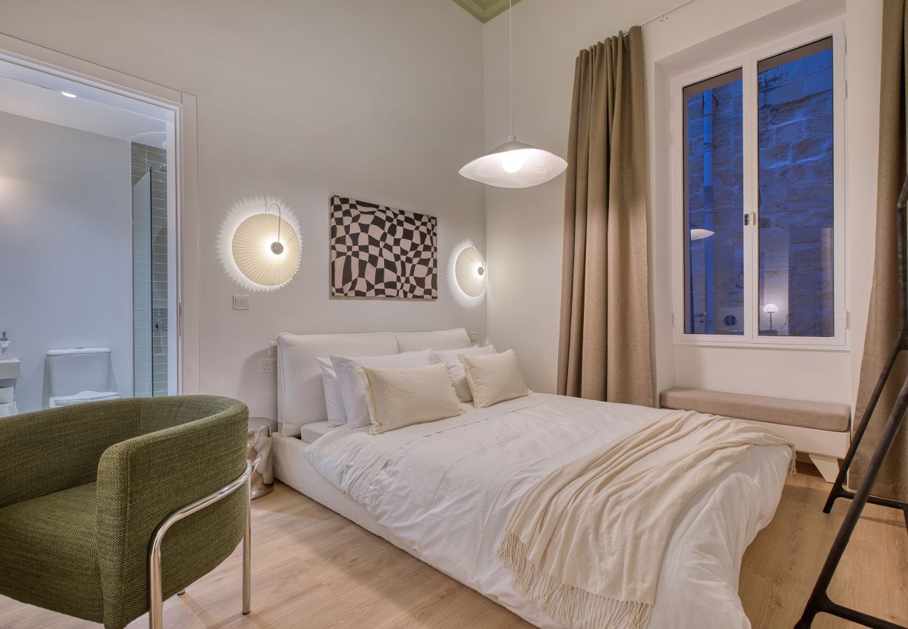 Apartment in Valletta - Traditional seaview 3 bedroom with balcony LDEM1-6