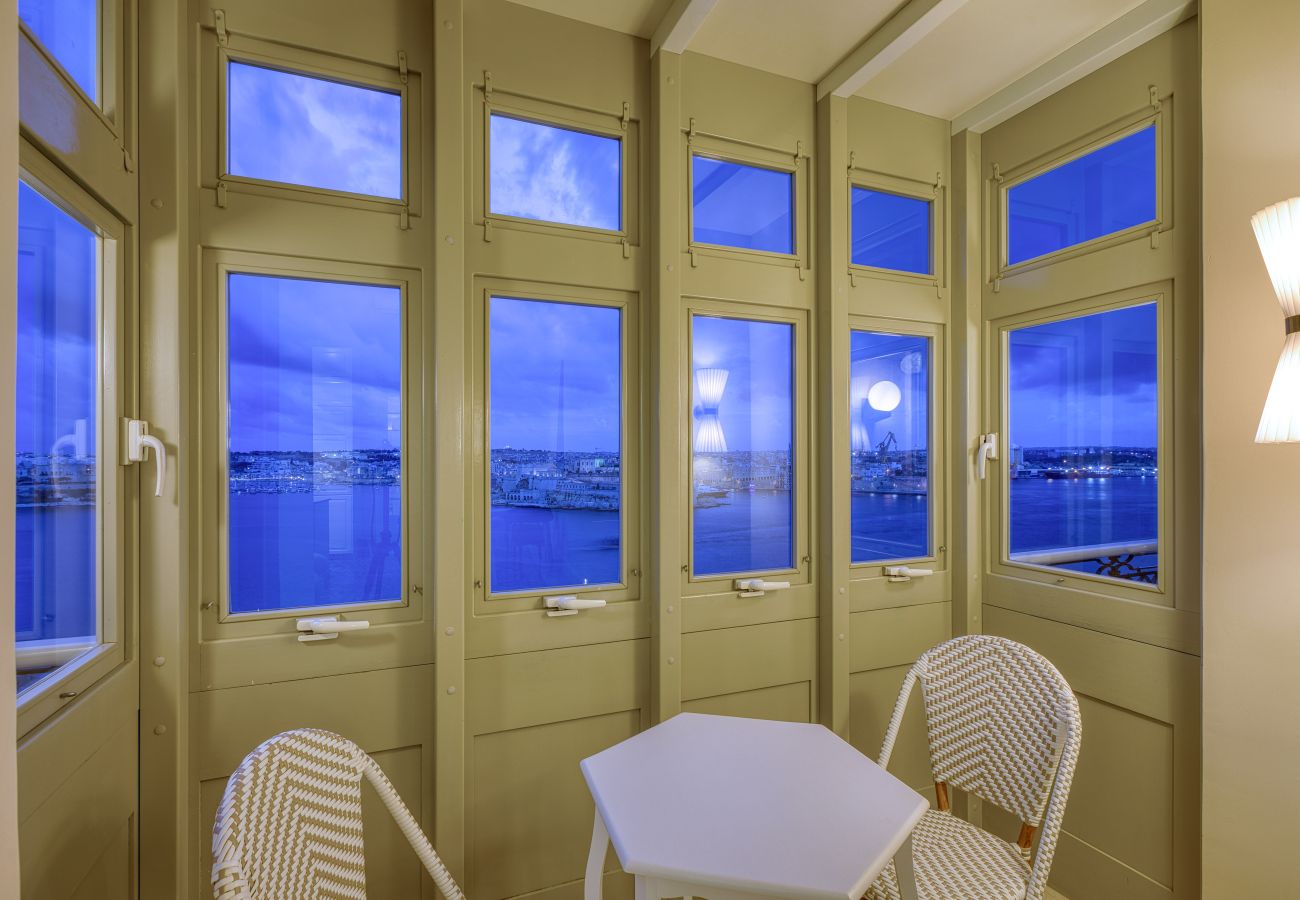 Apartment in Valletta - Traditional seaview 3 bedroom with balcony LDEM1-6