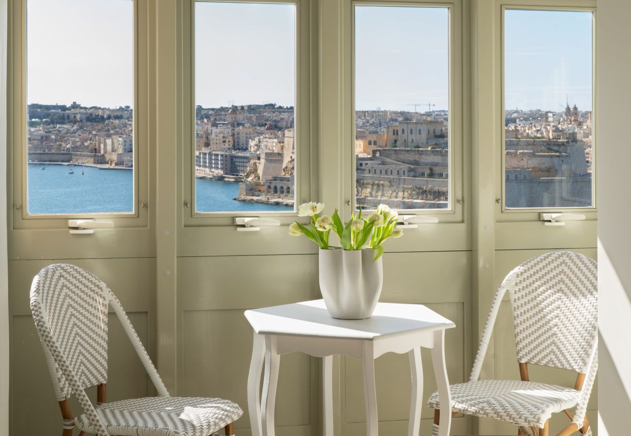 Apartment in Valletta - Traditional seaview 3 bedroom with balcony LDEM1-6