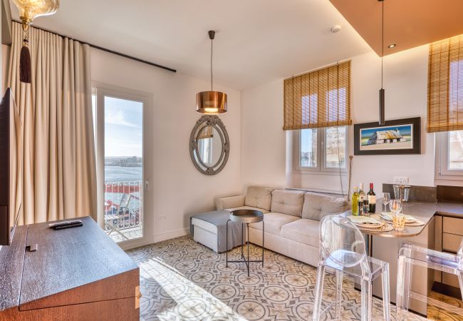 Apartment in L-Isla - Plush one bedroom flat, sea view balcony LMAC1-1