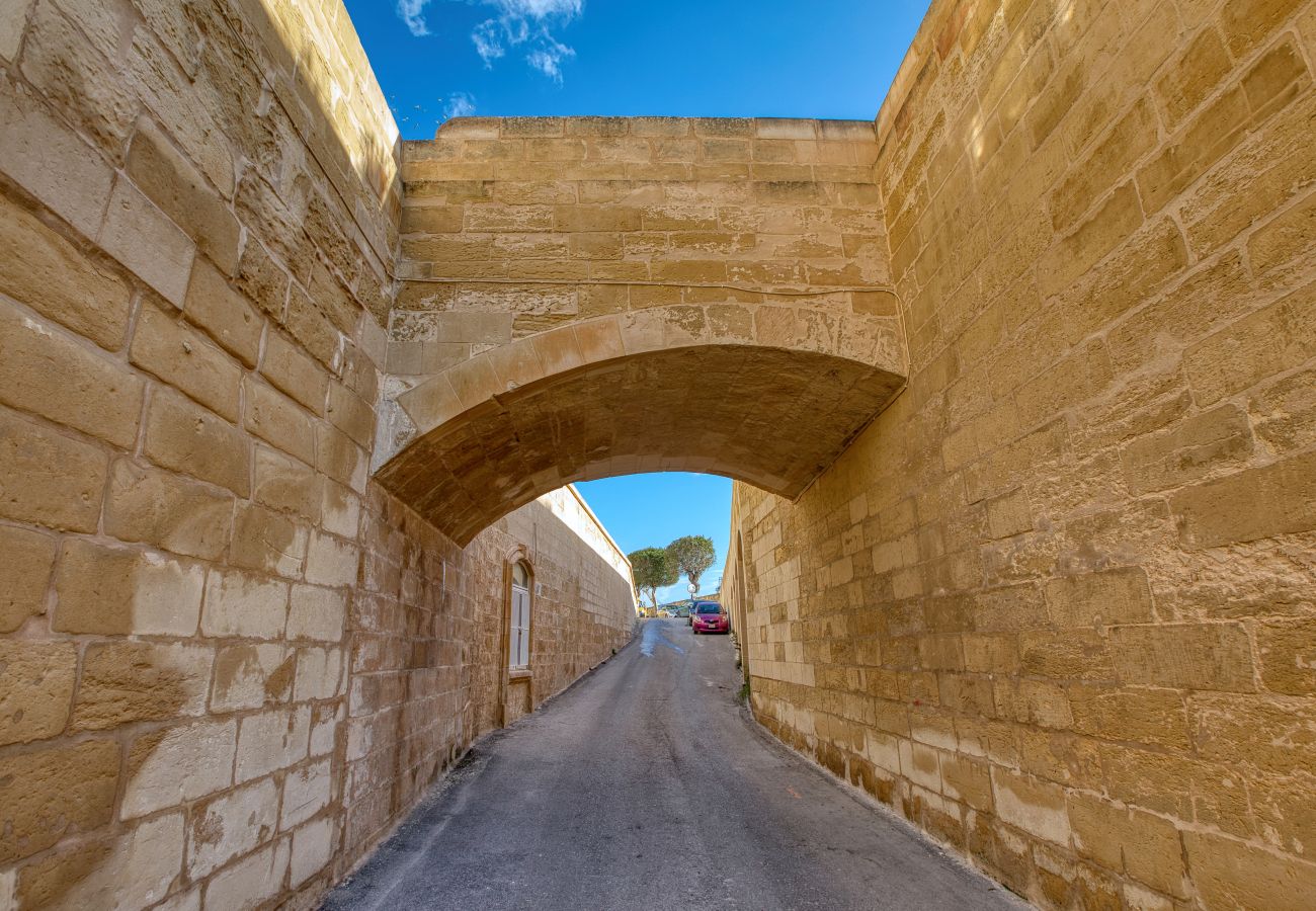 Apartment in L-Isla - Plush one bedroom flat, sea view balcony LMAC1-1