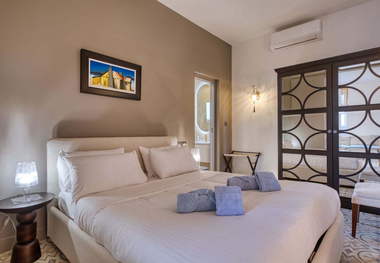 Apartment in L-Isla - Plush one bedroom flat, sea view balcony LMAC1-1